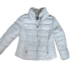 Long puffer jacket with bags, with adjustable elastic.